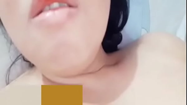 I'm alone in my stepbrother's apartment, I'm waiting for him to come and fuck me, even while I masturbate and wait for him with hot milk.