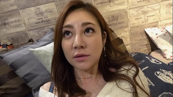 [I'm sorry for being such a pervert... ” Adulterous sexual intercourse of a beautiful G-cup wife who has been away for a long time Part 1] She is showing off her lust for the dick she sees for the first time in a while! Just by touching her, her pussy becomes wet and lewd!